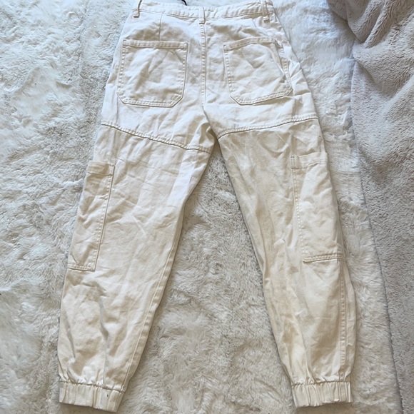 Bershka Cream Colored Cargo Joggers with Pockets - Picture 4 of 4